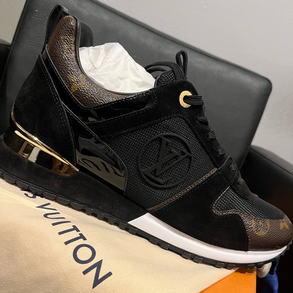 Brand new Louis Vuitton sneakers size 39 never worn